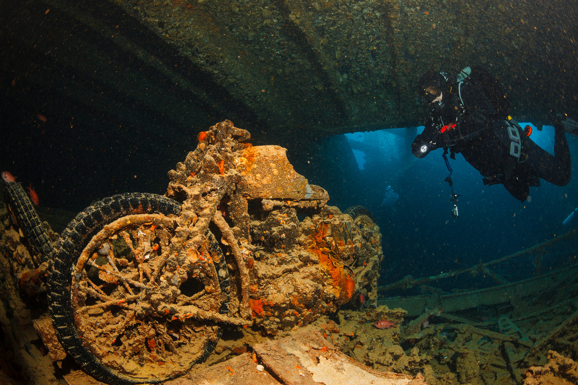 Underwater Ship Wreck Diving  SS Thistlegorm    BSA M20 motorcycle